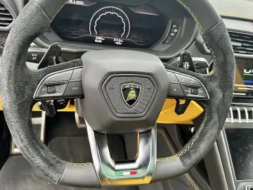Urus AWD Aut.