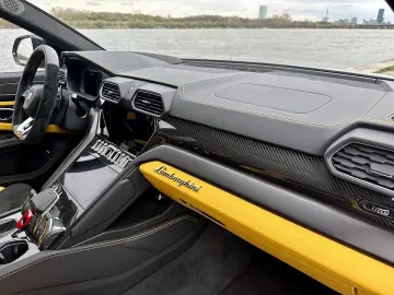 Urus AWD Aut.