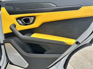 Urus AWD Aut.