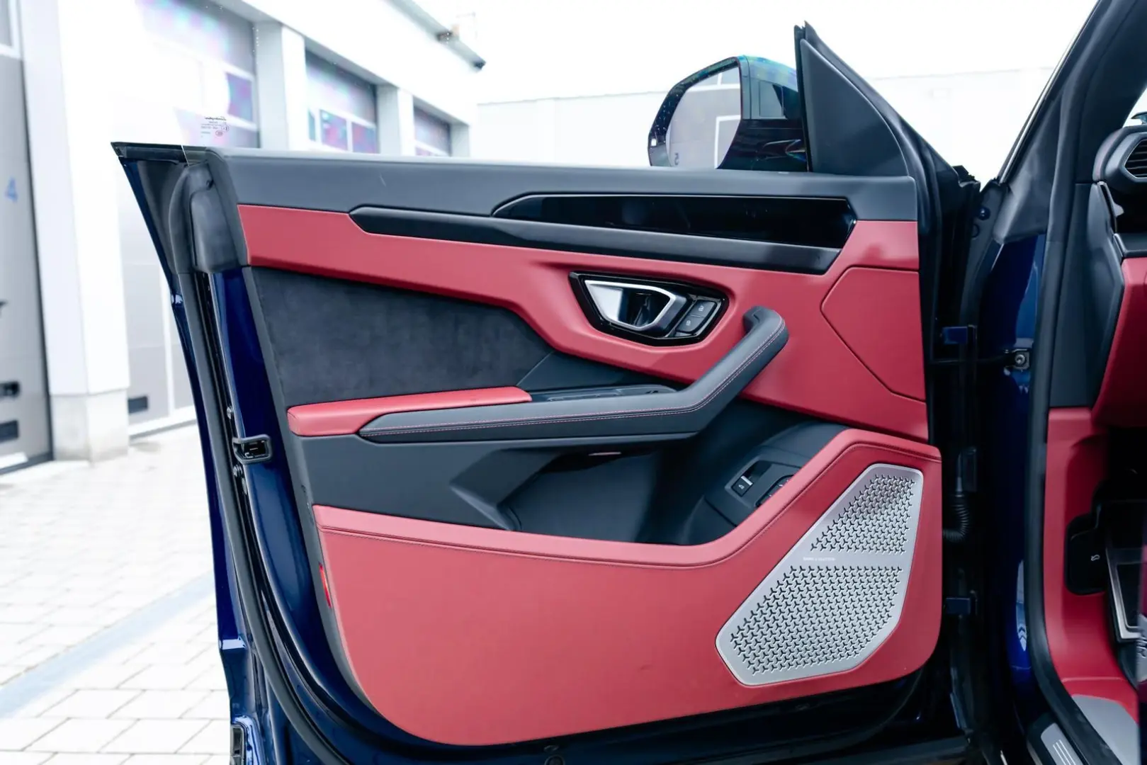 Urus | 1. Hand | Q-Citura | HUD | B&O