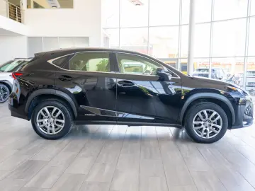 Lexus NX 300h e-Four e-CVT 