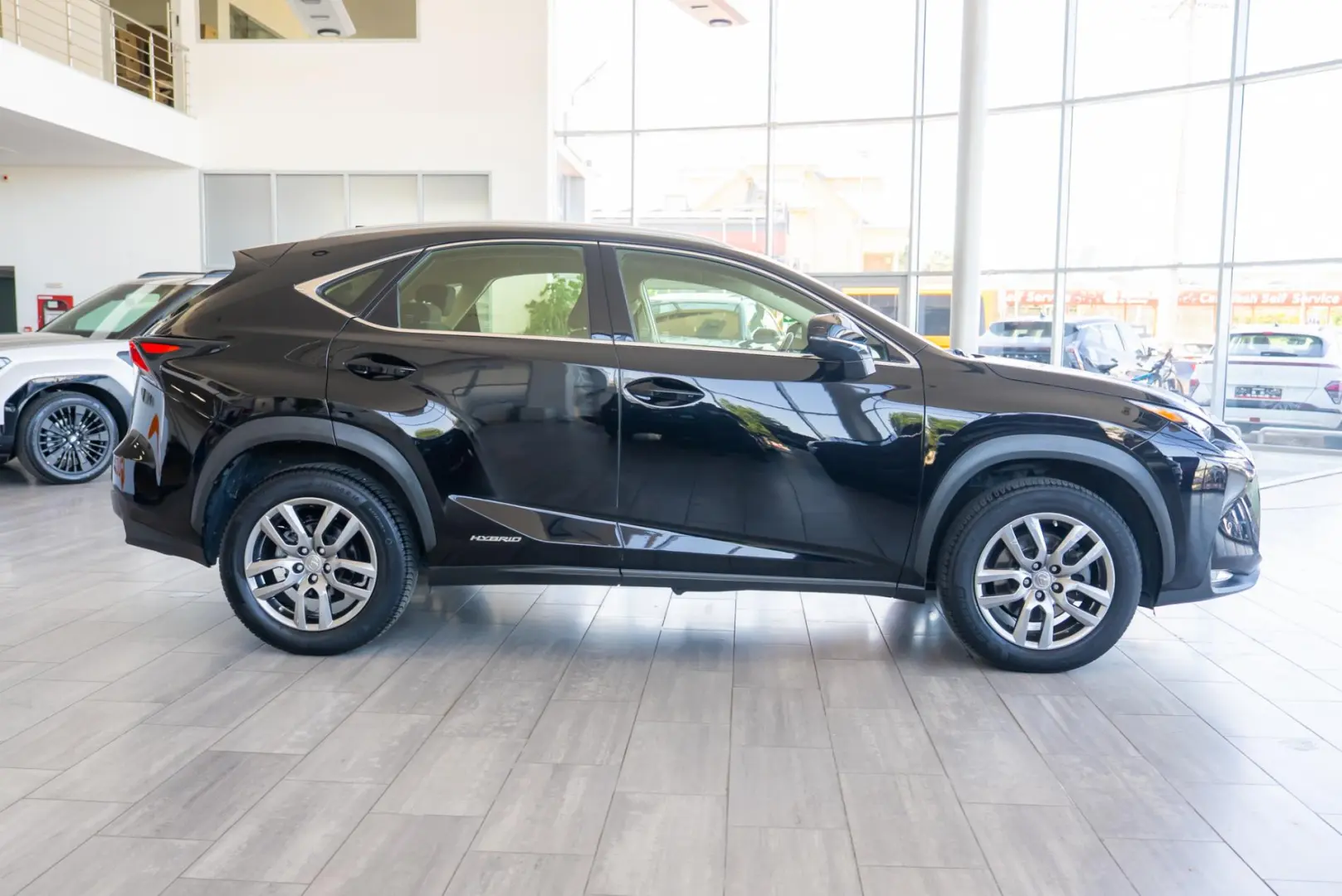 Lexus NX 300h e-Four e-CVT 