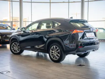 Lexus NX 300h e-Four e-CVT 