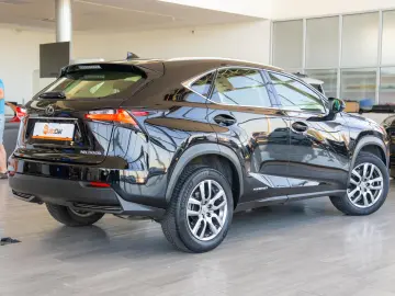 Lexus NX 300h e-Four e-CVT 