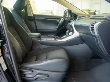 Lexus NX 300h e-Four e-CVT 