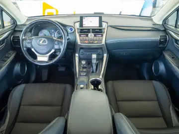 Lexus NX 300h e-Four e-CVT 