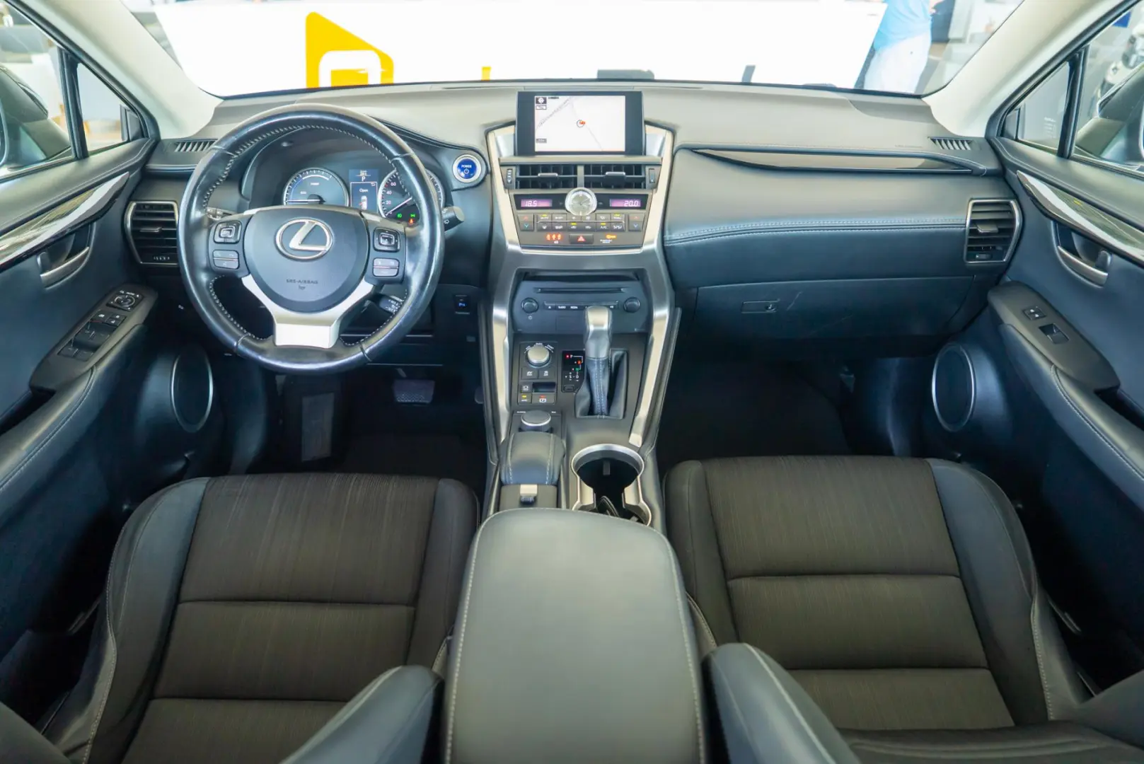 Lexus NX 300h e-Four e-CVT 
