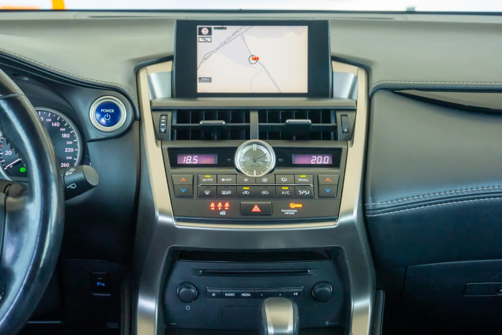Lexus NX 300h e-Four e-CVT 