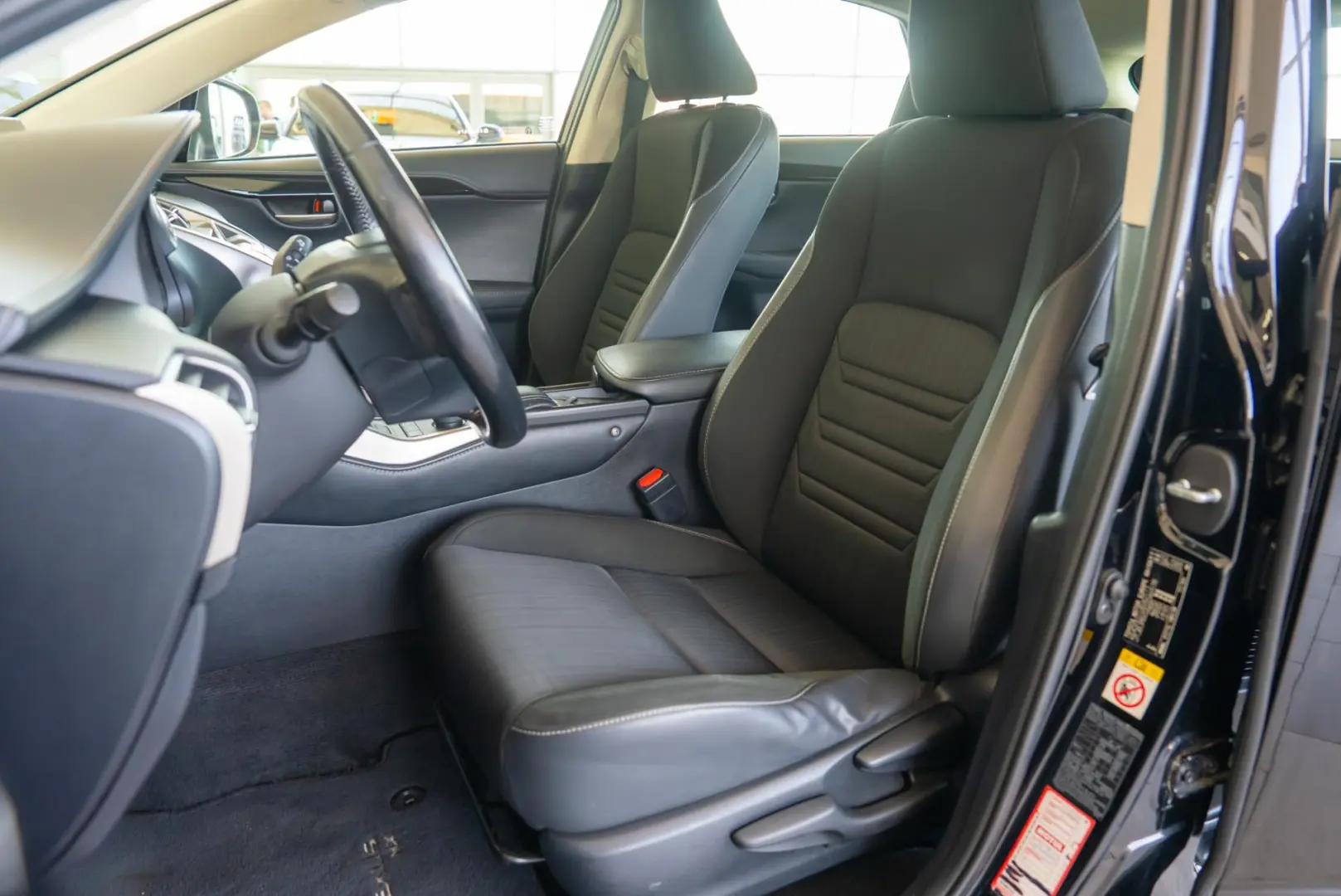 Lexus NX 300h e-Four e-CVT 