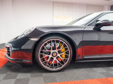 Porsche 911 Turbo S - 991