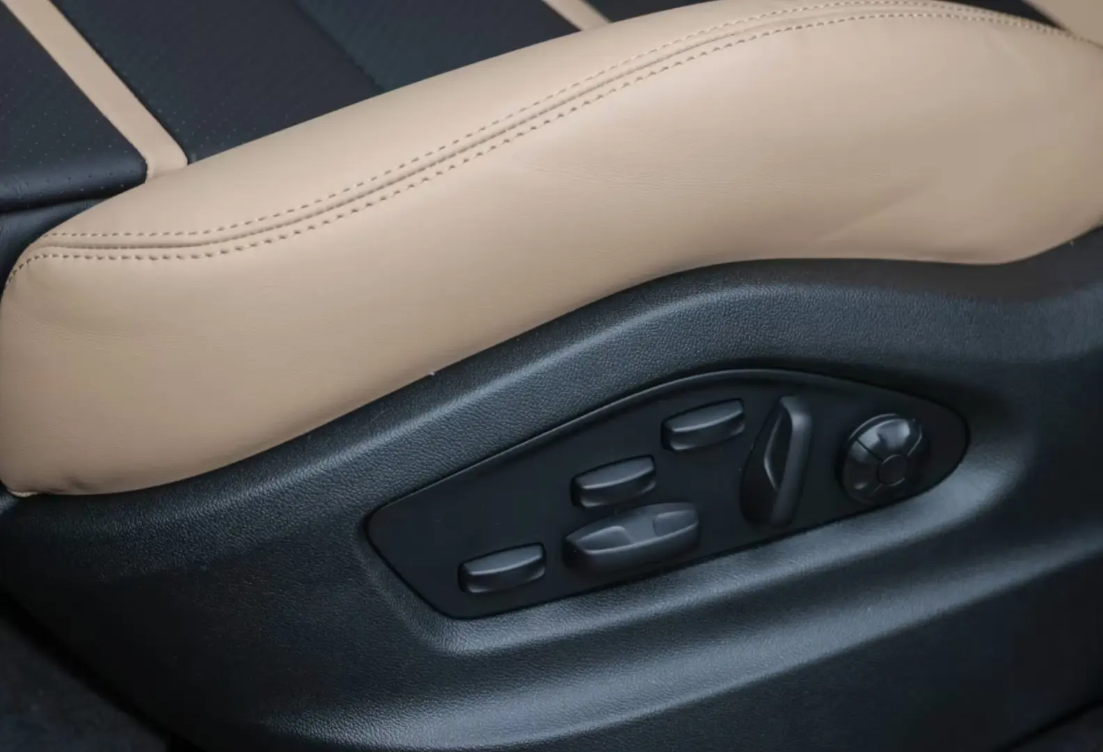 Porsche Cayenne Coupe e-Hybrid
