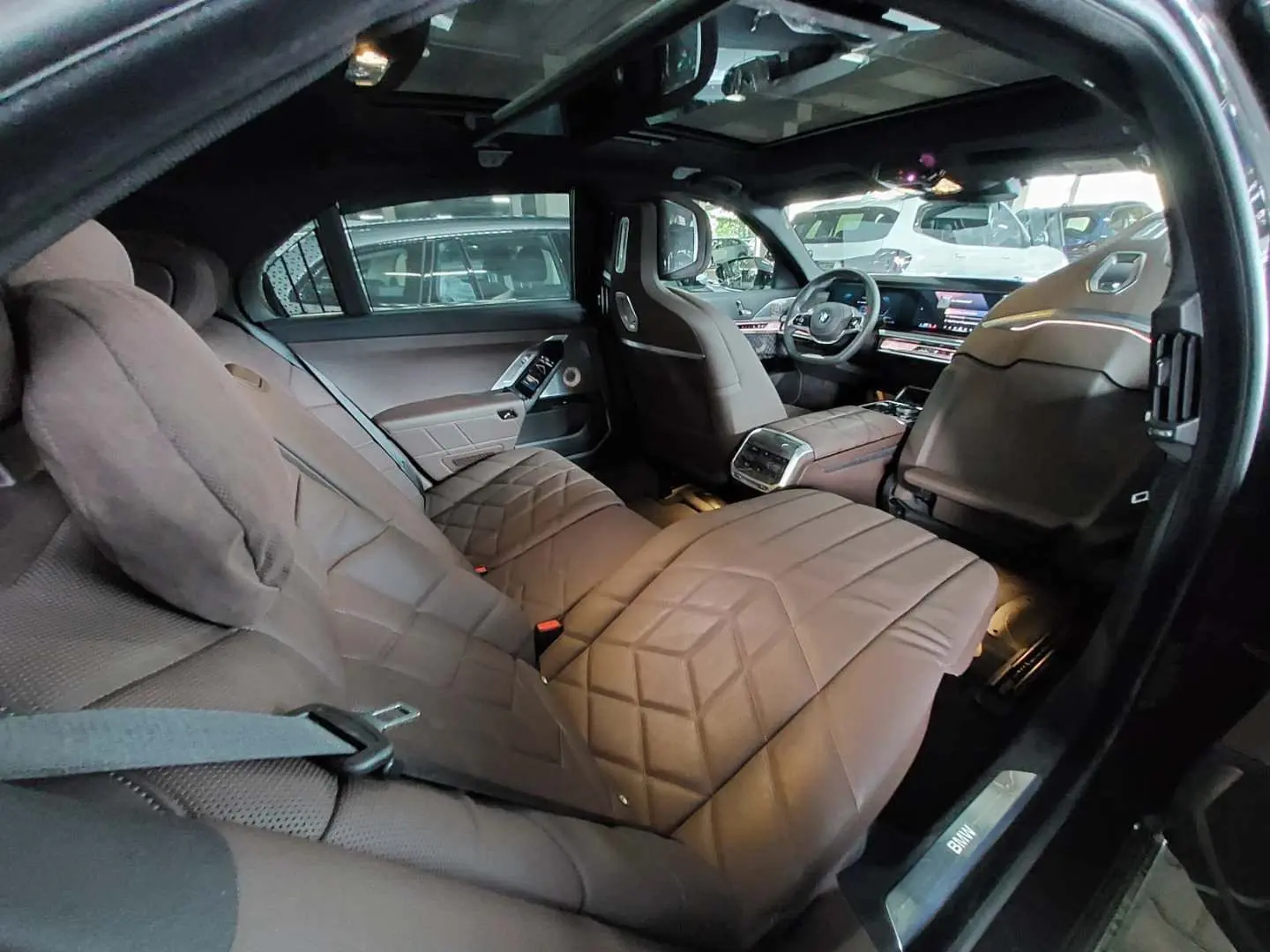 740 d xDrive Kristall Panorama TV Bowers & Wilki