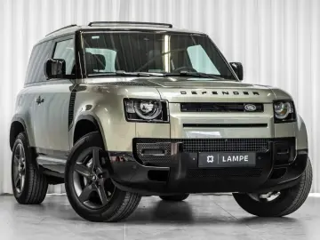 Defender 90 D300 X-Dynamic SE Black Pack