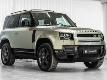 Defender 90 D300 X-Dynamic SE Black Pack
