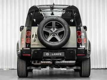 Defender 90 D300 X-Dynamic SE Black Pack