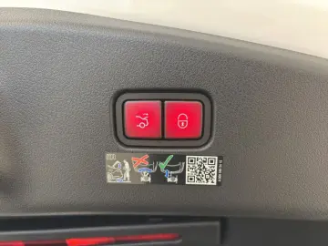 CLE 300 4M AMG LINE PREMIUM NIGHT+PANO+DIST+360°