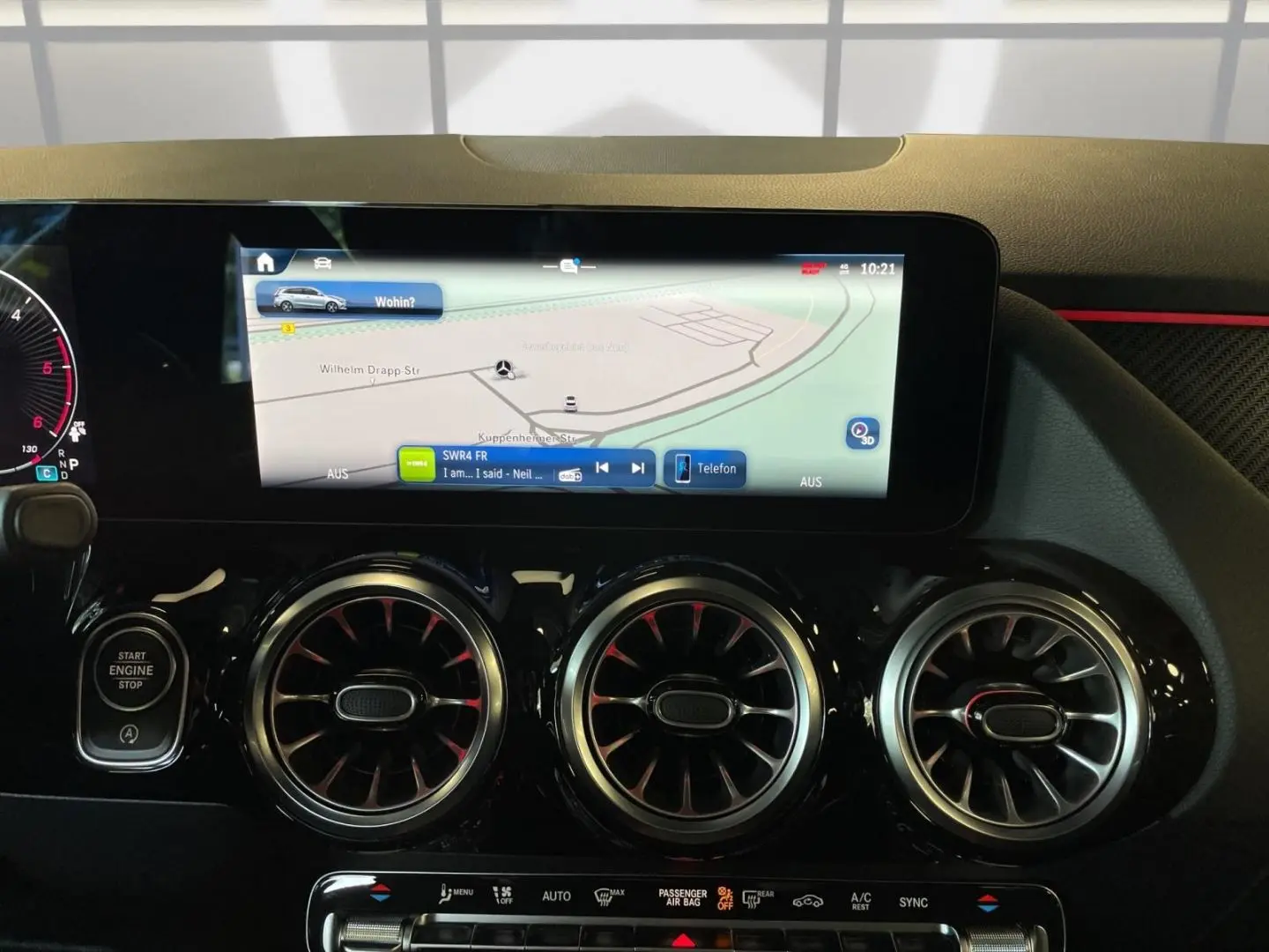 B 220 d AMG MULTIBEAM TOTW. KAMERA WINTER HANDS-