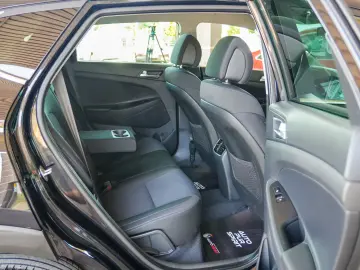 HYUNDAI TUCSON 2.0 CRDI Xpossi