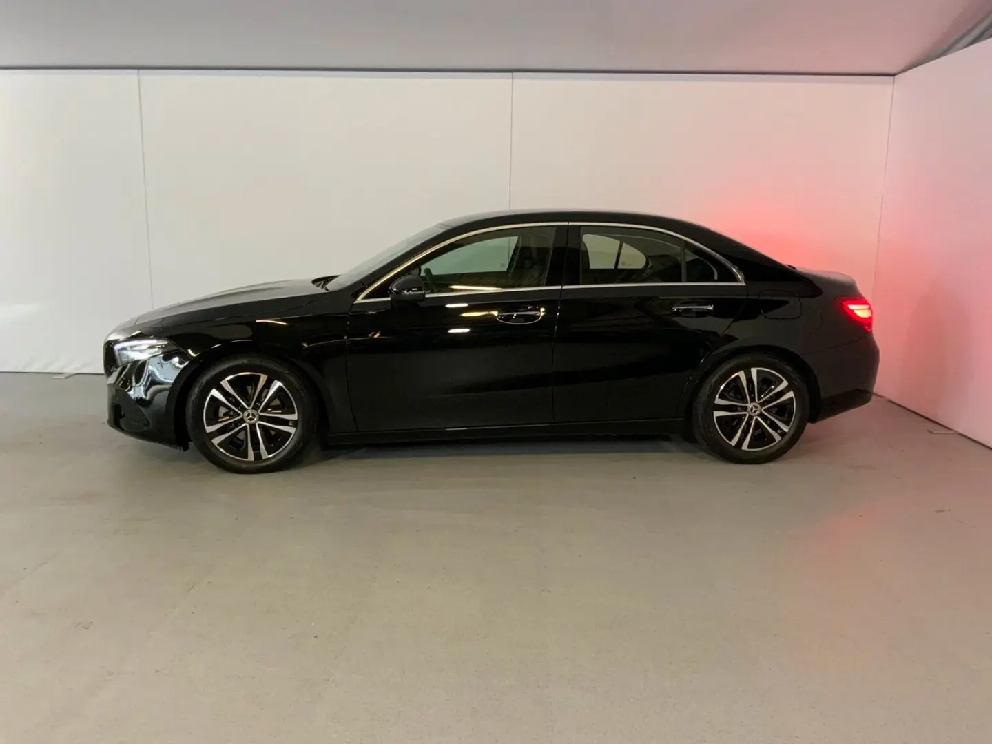 MERCEDES BENZ A180 Prog Limo LED MBUX LEASING