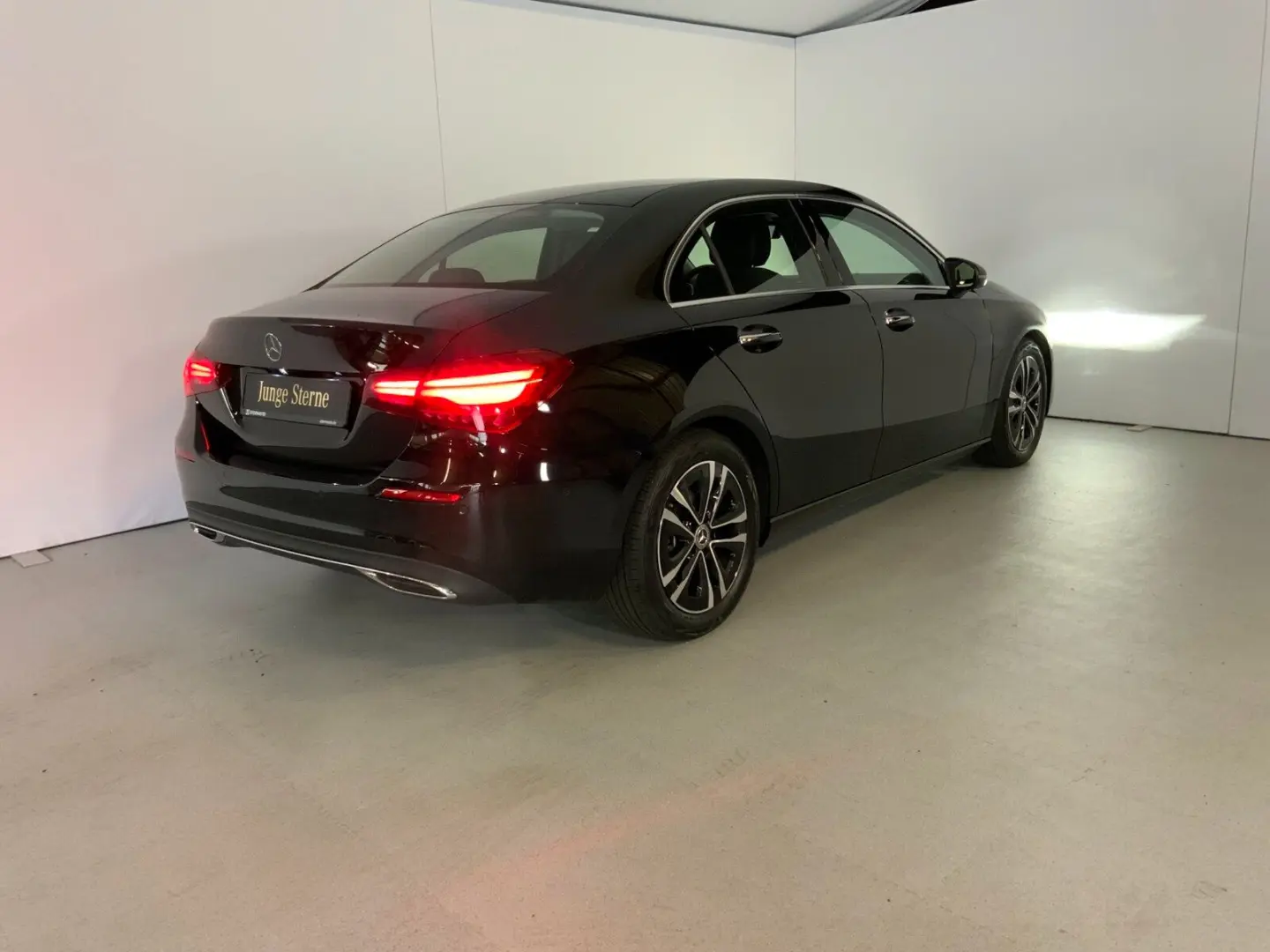 MERCEDES BENZ A180 Prog Limo LED MBUX LEASING