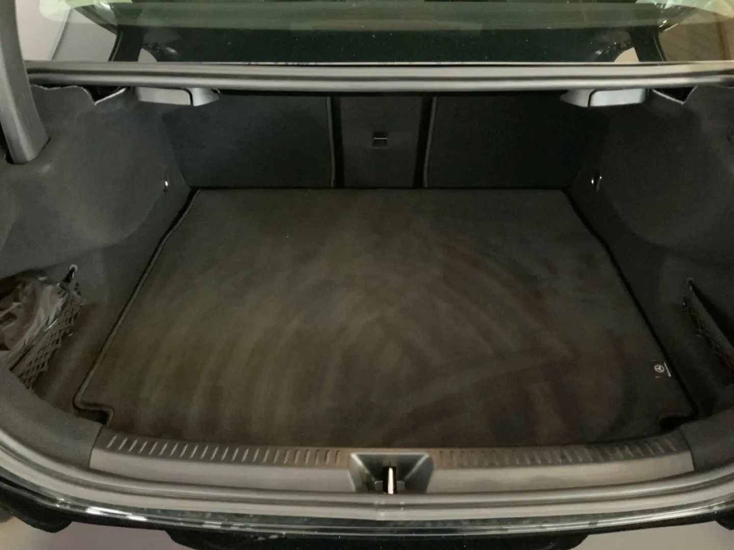 MERCEDES BENZ A180 Prog Limo LED MBUX LEASING