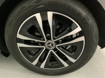 MERCEDES BENZ A180 Prog Limo LED MBUX LEASING