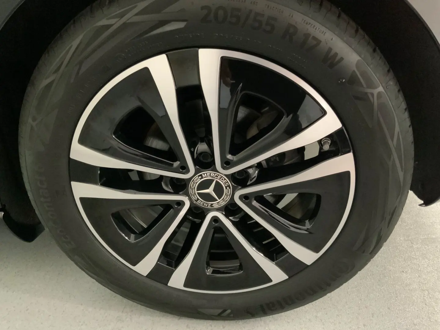 MERCEDES BENZ A180 Prog Limo LED MBUX LEASING