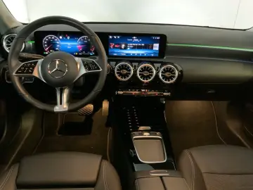 MERCEDES BENZ A180 Prog Limo LED MBUX LEASING