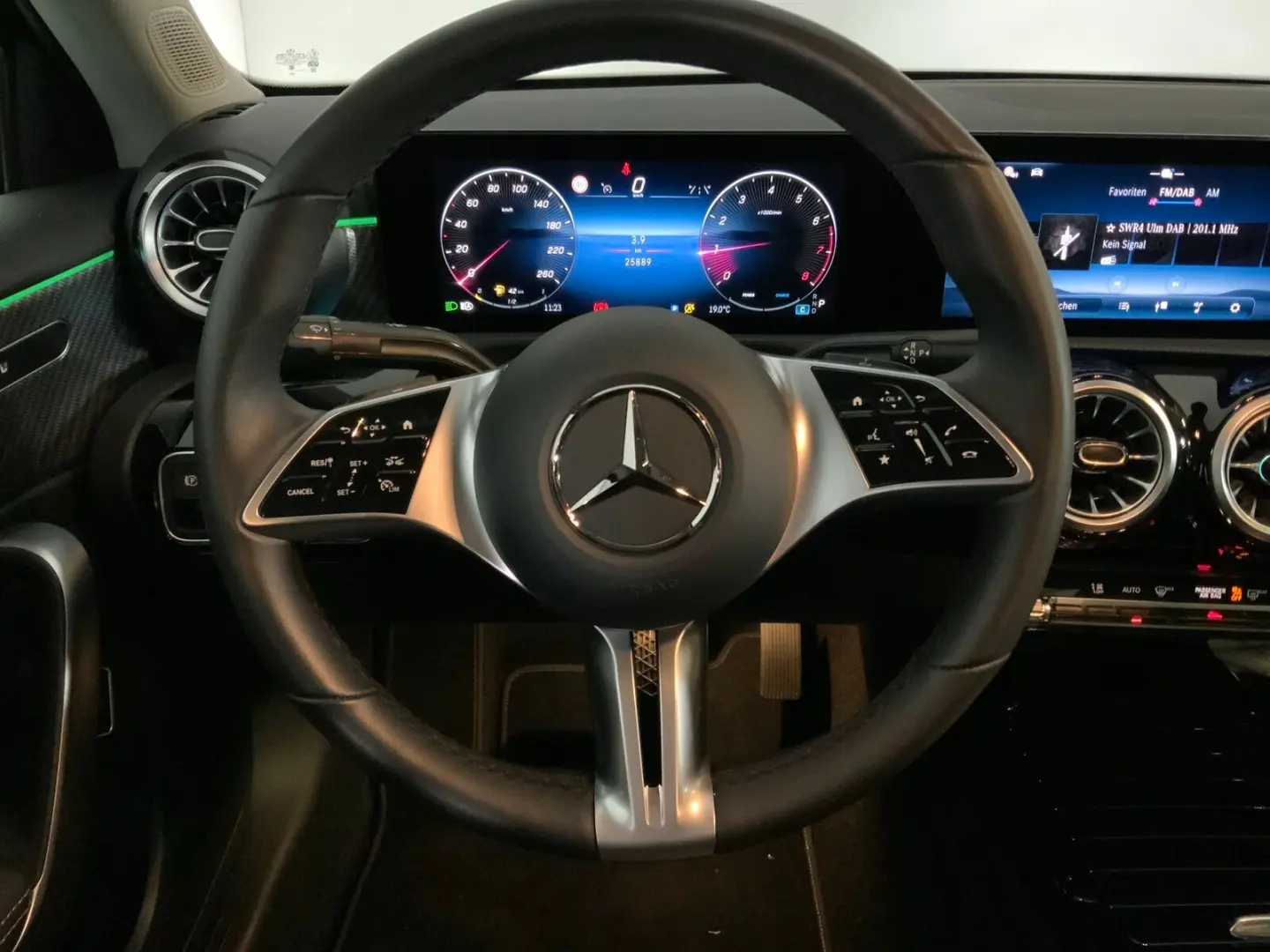 MERCEDES BENZ A180 Prog Limo LED MBUX LEASING