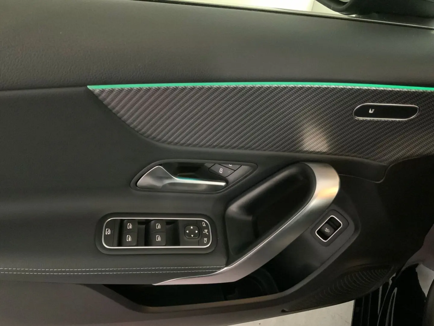 MERCEDES BENZ A180 Prog Limo LED MBUX LEASING