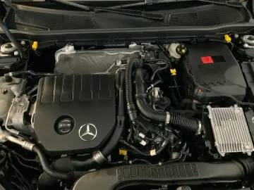 MERCEDES BENZ A180 Prog Limo LED MBUX LEASING