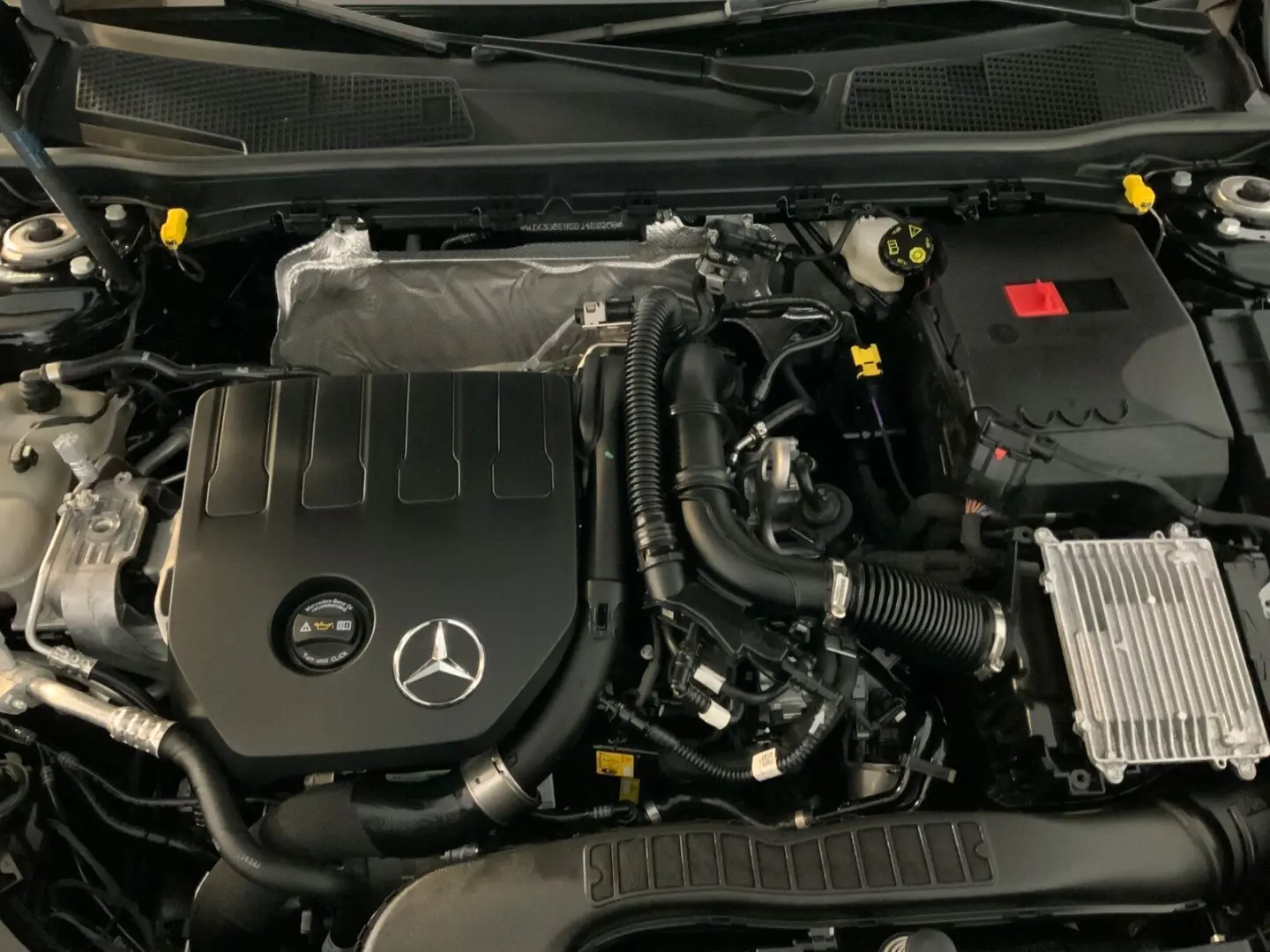 MERCEDES BENZ A180 Prog Limo LED MBUX LEASING