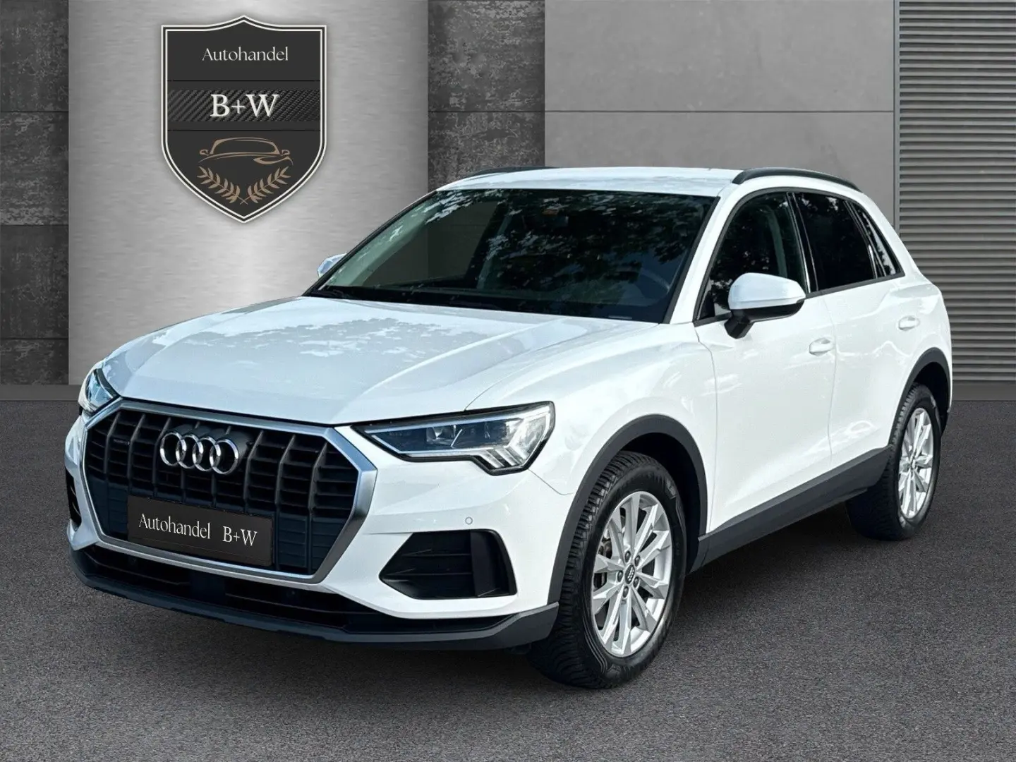 Q3 40 TFSI quattro NAVI+GJR+SHZ+LED+PDC