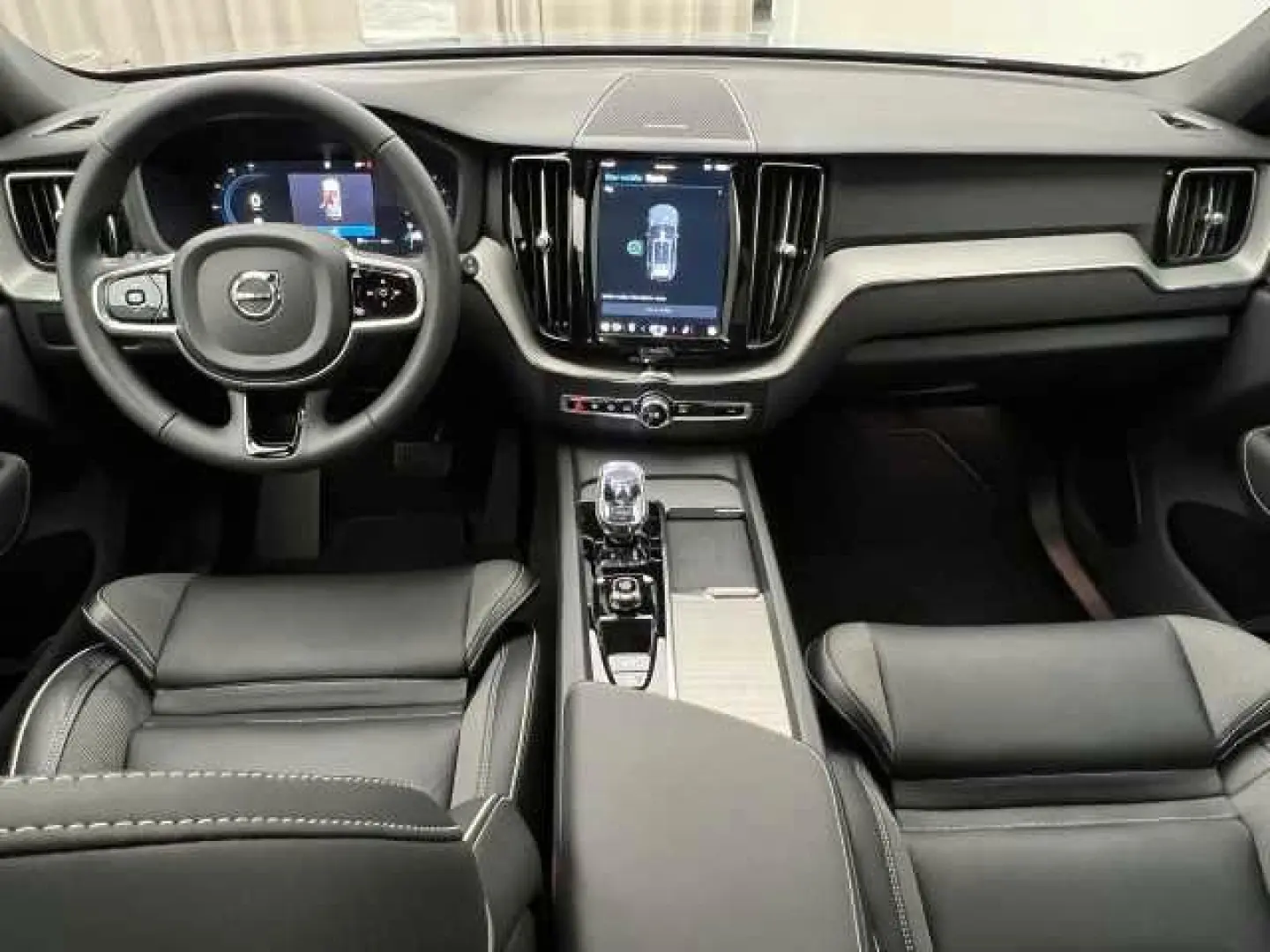 XC 60 XC60 Plus Dark AWD B4