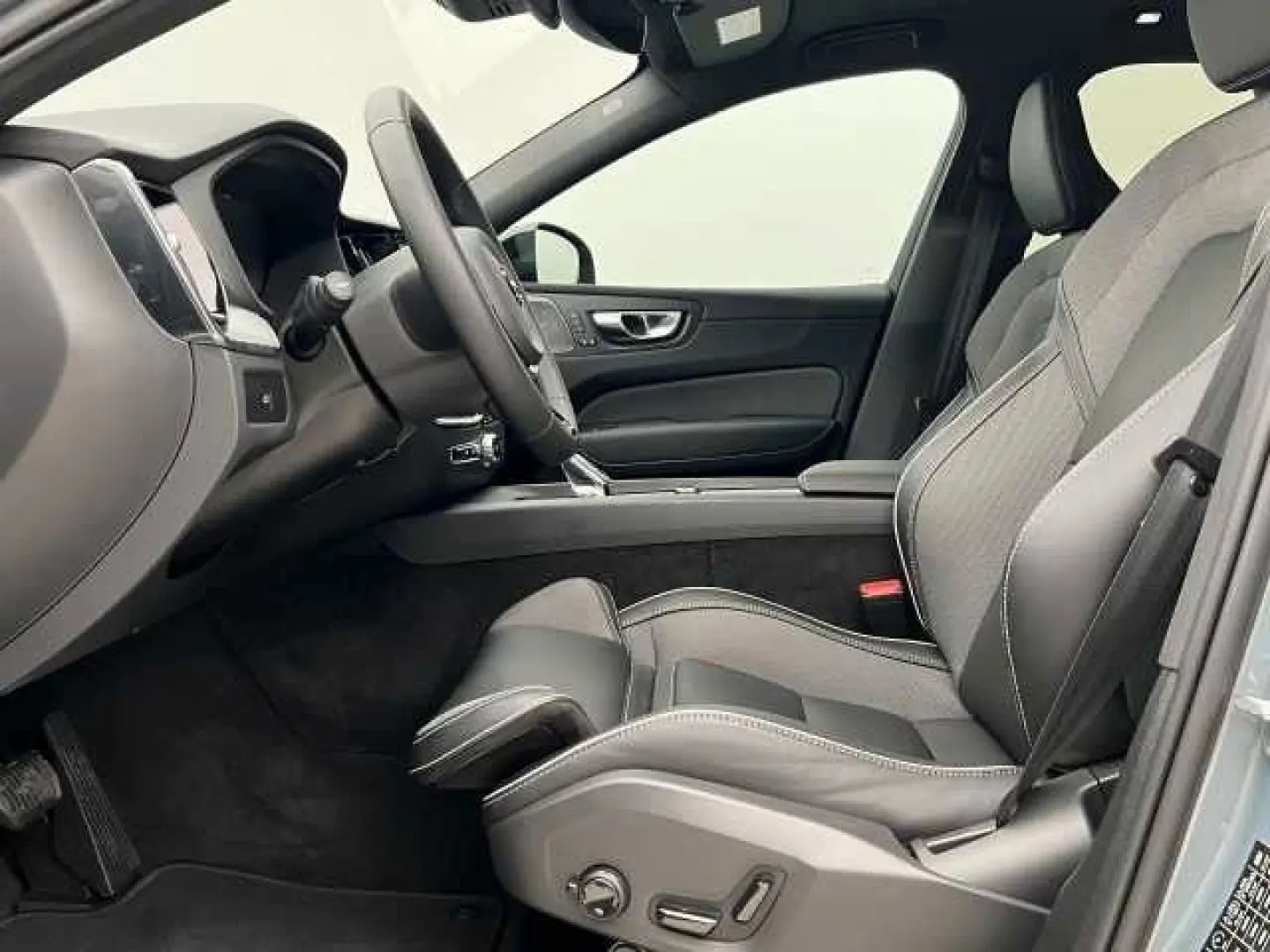 XC 60 XC60 Plus Dark AWD B4
