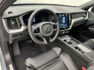 XC 60 XC60 Plus Dark AWD B4