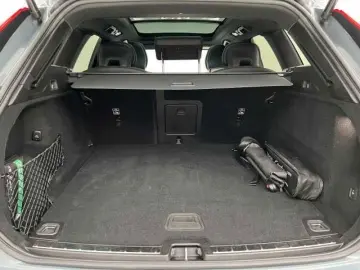 XC 60 XC60 Plus Dark AWD B4