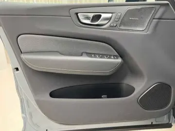 XC 60 XC60 Plus Dark AWD B4