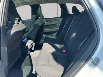 XC60 B4 AWD Momentum-Pro Aut Glasd AHK Google-Ma