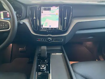 XC60 B4 AWD Momentum-Pro Aut Vollleder Standheiz