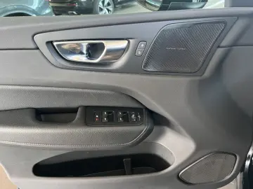 XC60 B4 AWD Momentum-Pro Aut Vollleder Standheiz