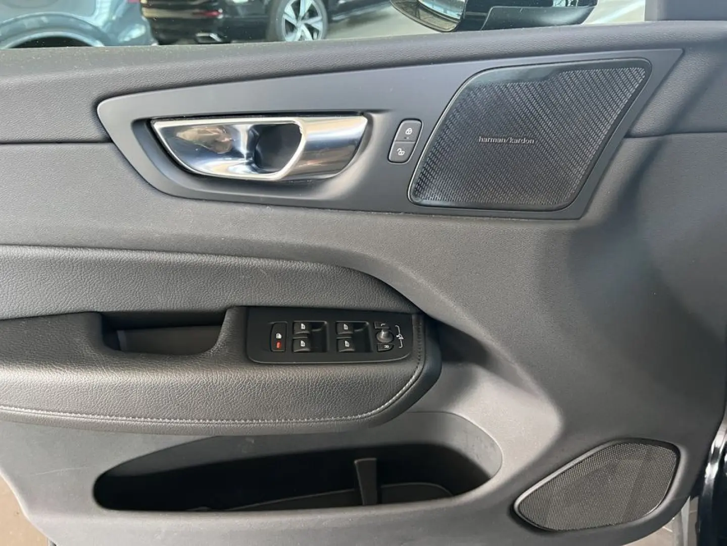 XC60 B4 AWD Momentum-Pro Aut Vollleder Standheiz