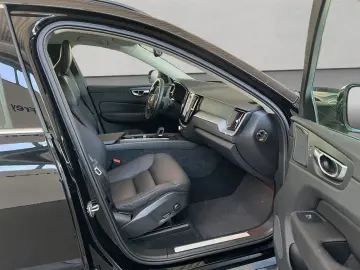 XC60 B4 AWD Momentum-Pro Aut Vollleder Standheiz