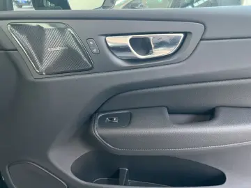 XC60 B4 AWD Momentum-Pro Aut Vollleder Standheiz