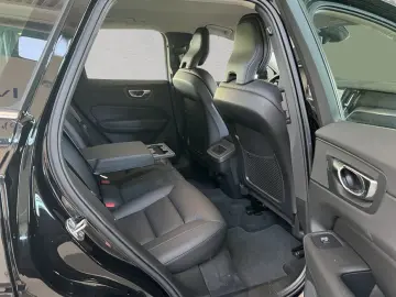 XC60 B4 AWD Momentum-Pro Aut Vollleder Standheiz