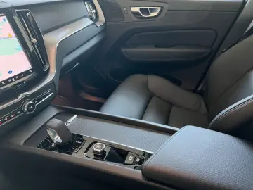XC60 B4 AWD Momentum-Pro Aut Vollleder Standheiz