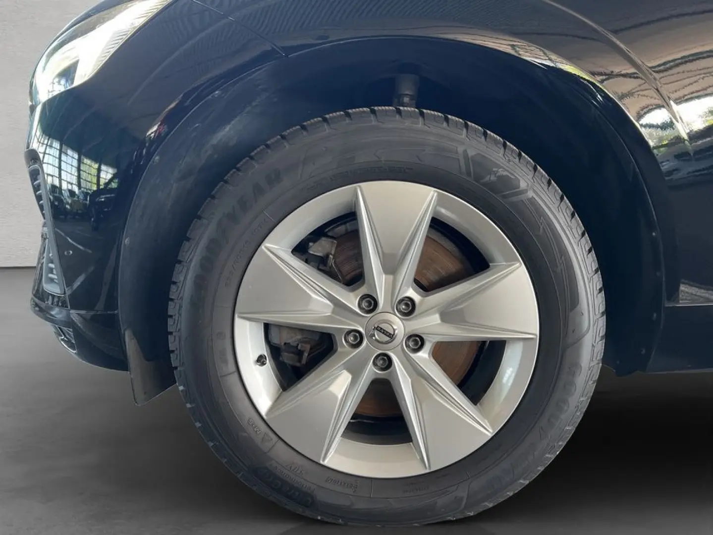 XC60 B4 AWD Momentum-Pro Aut Vollleder Standheiz