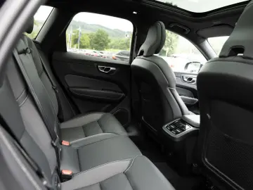 XC60 B4 R-Design AWD NAVI FACEL. LED AHK PANO
