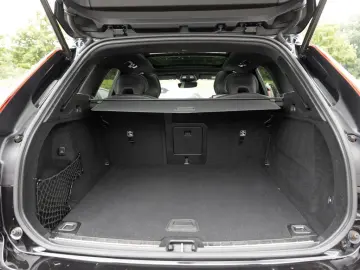 XC60 B4 R-Design AWD NAVI FACEL. LED AHK PANO