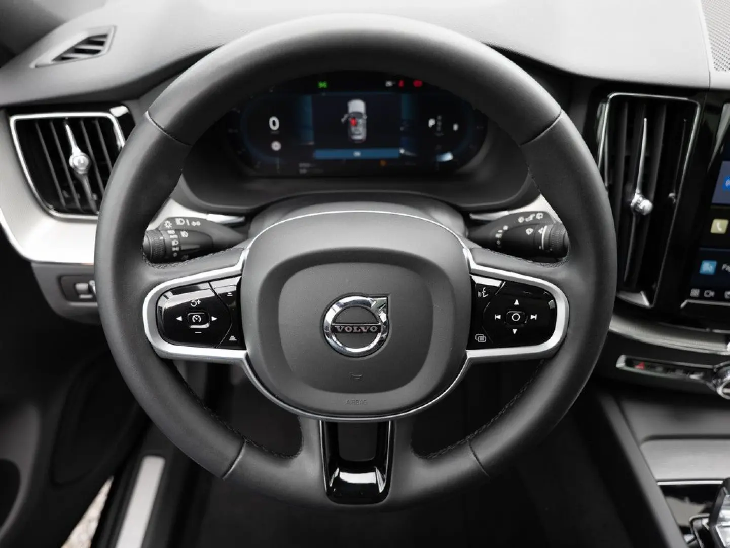 XC60 B4 R-Design AWD NAVI FACEL. LED AHK PANO